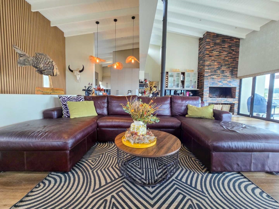 5 Bedroom Property for Sale in Stilbaai Oos Western Cape